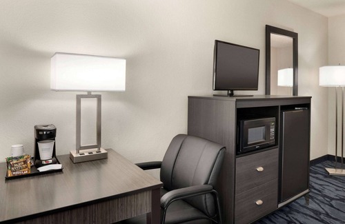 Swanton Hotel | Baymont Inn & Suites by Wyndham Swanton/Toledo Airport