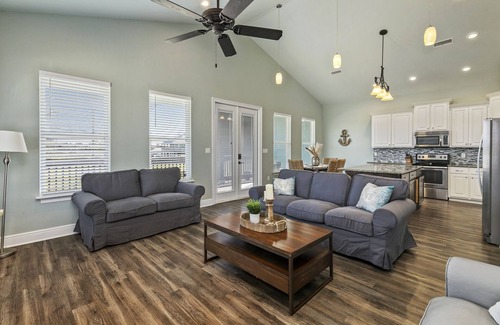 Hackberry House | Bayou Bliss Lodge