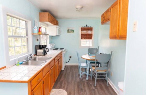 Shoreline Park House | Bayou Canal Cozy Apartment W/Boat Dock