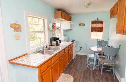 Shoreline Park Apartment | Bayou Canal Cozy Apartment W/Boat Dock Unit A
