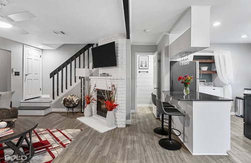 Broadmoor House | Bayou Getaway - Gated townhome w/King Bed