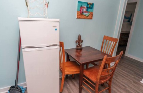 Shoreline Park House | Bayou Waterfront Cozy Apartment W/Boat Dock