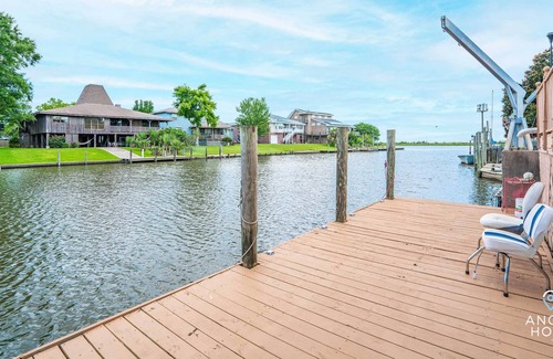 New Orleans East Area House | Bayou Waterfront | Games Room | Monthly Discount