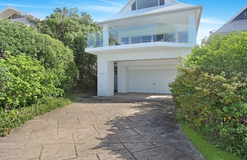 Hawks Nest House | Bays Edge - Waterfront home