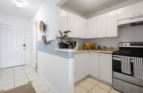 North Bay Village Apartment | Bayshore Bliss, Cozy with Water Views of Miami Bay