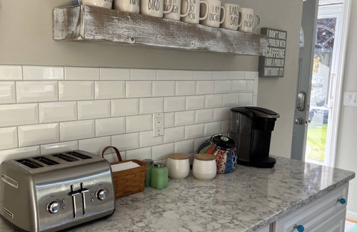 New London House | Bayshore Breeze - Walk to Ocean Beach w/Patio