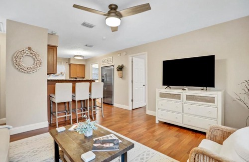 Ballast Point House | Bayshore Bungalow