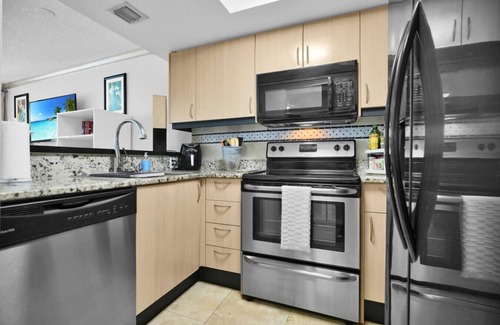 Coconut Grove Apartment | Bayshore Charm Free Parking