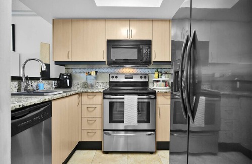 Coconut Grove Apartment | Bayshore Charm Free Parking