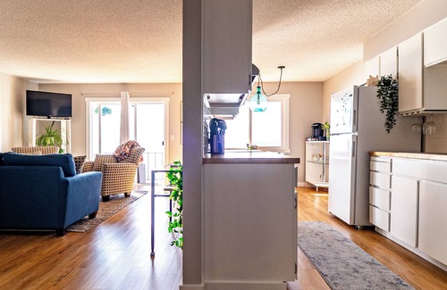 South Hill Apartment | Bayside Apartment #4- Top Floor Waterfront Views above Boulevard Park