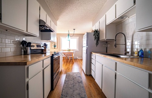 South Hill Apartment | Bayside Apartment #4- Top Floor Waterfront Views above Boulevard Park