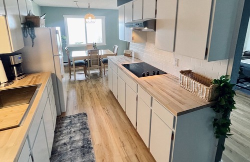 South Hill Apartment | Bayside Apartment #5- Top Floor Waterfront Views above Boulevard Park