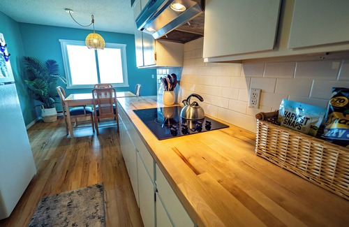 South Hill Apartment | Bayside Apartment #5- Top Floor Waterfront Views above Boulevard Park