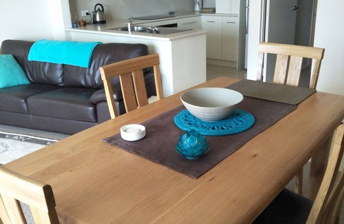 Rockingham Apartment | Bayside Apartment Rockingham, opposite the beach