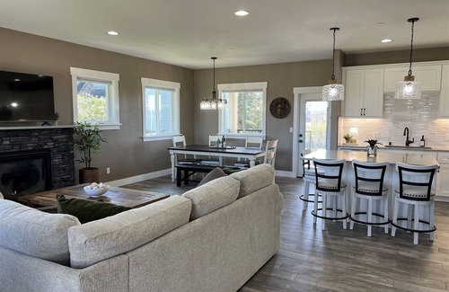 Ocean Shores House | Bayside Beach House - Game room and hot tub