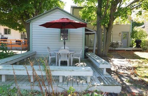 Frankfort House | Bayside Cottage - Remodeled And Great Location!