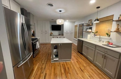 Bay Area House | Bayside Home with Gated Driveway and Workout Roomn