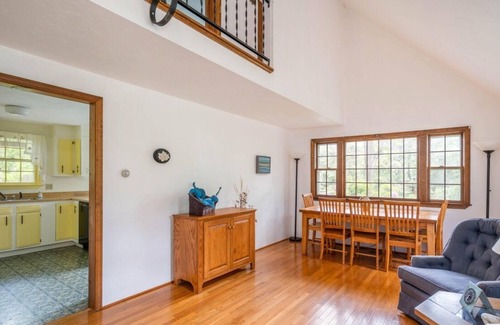 North Eastham House | Bayside Home Within a Mile of Kingsbury Beach and Wiley Park