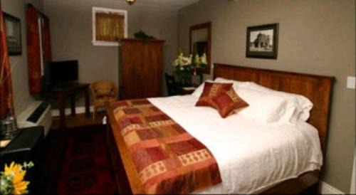 Parry Sound Hotel | Bayside Inn