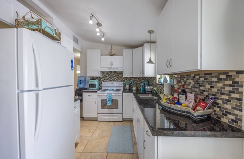 Twin Lakes House | Bayside Key Largo Canal Home with Dock/Jacuzzi/Pool. (Lift not include)