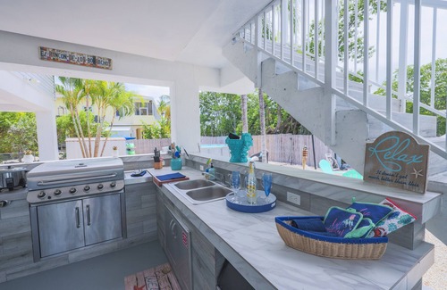 Twin Lakes House | Bayside Key Largo Canal Home with Dock/Jacuzzi/Pool. (Lift not include)