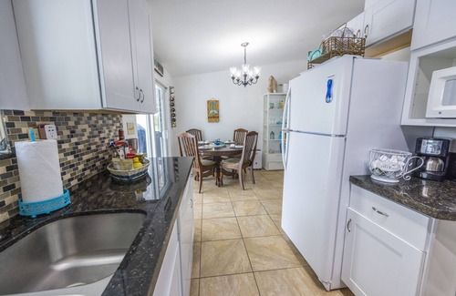 Twin Lakes House | Bayside Key Largo Canal Home with Dock/Jacuzzi/Pool. (Lift not include)