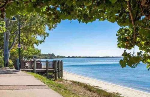 Deception Bay House | Bayside Living - Walk to Water - Central location