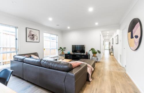 Curlewis House | Bayside luxury!