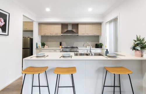 Curlewis House | Bayside luxury!
