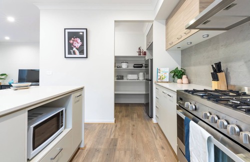 Curlewis House | Bayside luxury family retreat on the Bellarine. Wineries, Restaurants, explore.