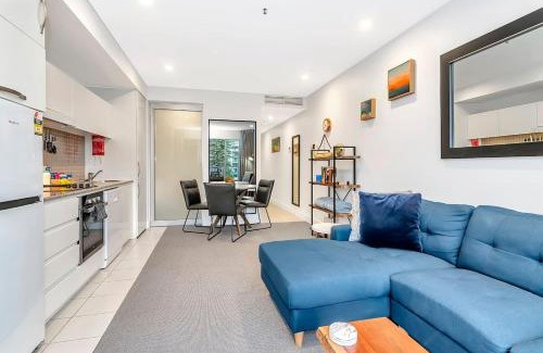 Glenelg Apartment | 'Bayside Pines' Resort-style Haven on Glenelg Beach