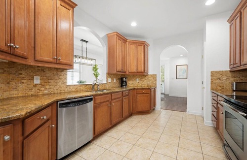 Sun Ridge House | Bayside Resort: Beautiful 5 Bedroom House -close to pools!