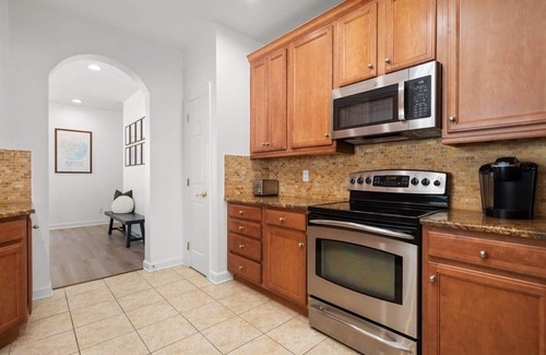 Sun Ridge House | Bayside Resort: Beautiful 5 Bedroom House -close to pools!
