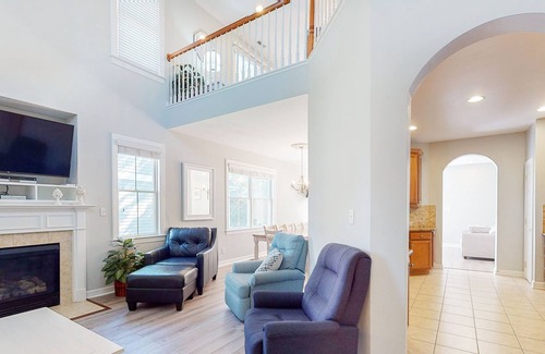 Sun Ridge House | Bayside Resort house with free WiFi, shared sauna, basketball court, and gym