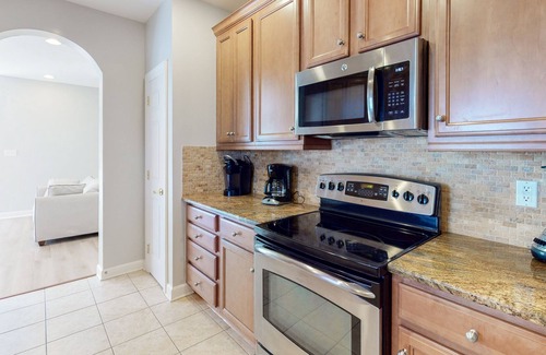Sun Ridge House | Bayside Resort house with free WiFi, shared sauna, basketball court, and gym