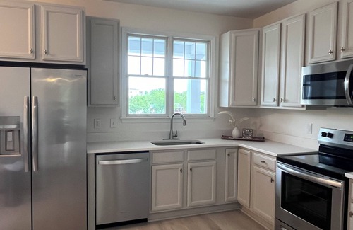 Sun Ridge House | Bayside Resort renovated 4 bed, 3.5 bath, across from Sun Ridge pool! Sleeps 10