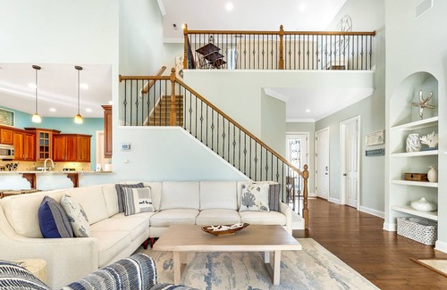 The Commons House | Bayside Resort Retreat w/ Shared Pool, Golf On-Site, Screened Patio, & Fast WiFi