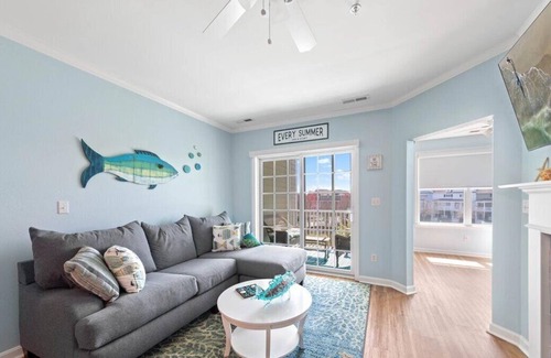 Sun Ridge Condo | Bayside Resort - Steps to Sunridge pool! Newly Updated Condo!