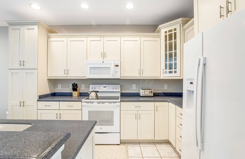 Sun Ridge House | Bayside Resort Stunner with Shared Pool/Hot Tub, Golf On-Site, Fast WiFi & AC
