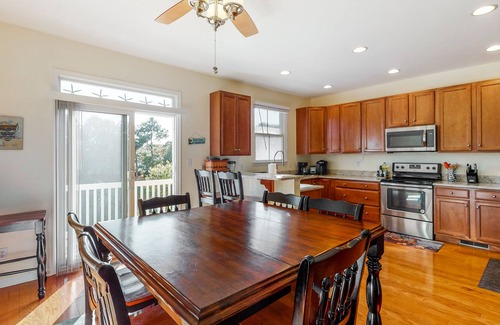 Sun Ridge House | Bayside Resort townhouse w/ gym, pool, basketball court, and free WiFi