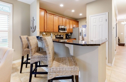 The Commons House | Bayside Resort townhouse with hot tub, pools, golf, game room, gym - dogs OK