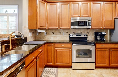 The Commons House | Bayside Resort townhouse with hot tub, pools, golf, game room, gym - dogs OK