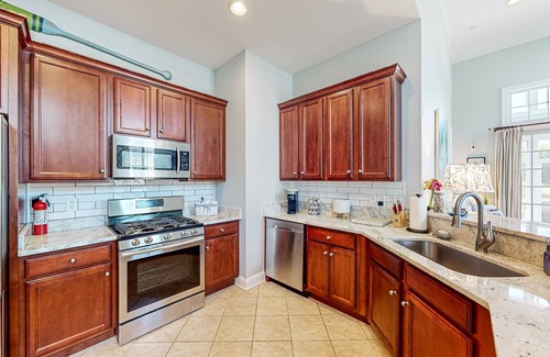 The Commons House | Bayside Resort townhome with nautical-theme, resort amenities, & water views