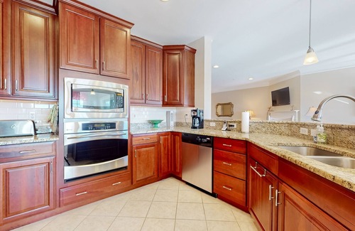 Bayside Condo | Bayside Resort with pools, golf, tennis, fishing, & spas plus beach shuttle