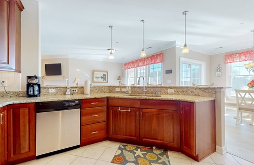 Bayside Condo | Bayside Resort with pools, golf, tennis, fishing, & spas plus beach shuttle