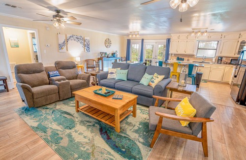 Magnolia Bluffs House | Bayside Retreat w/bay access! Dogs OK, Large Pond, Lots of Wildlife!