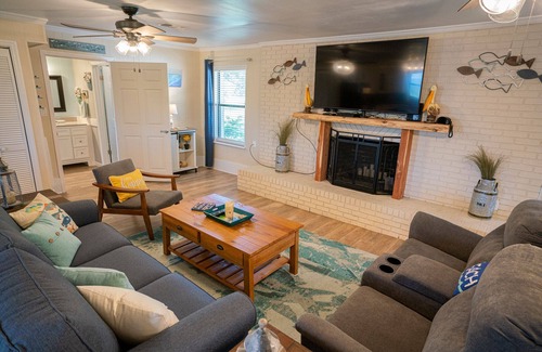 Magnolia Bluffs House | Bayside Retreat w/bay access! Dogs OK, Large Pond, Lots of Wildlife!