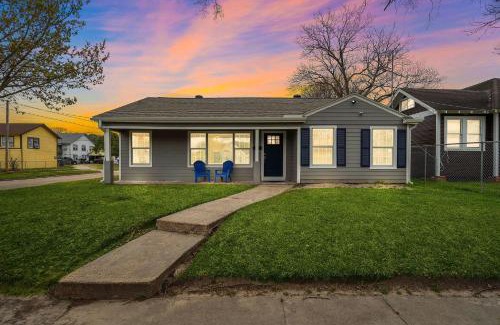 Baytown House | Baytown Home By The Bay visit Calypso Bay Water Park Unidad Skate park and Main Street 5 Star superhost
