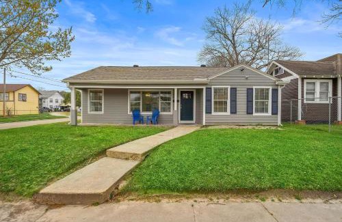 Baytown House | Baytown Home By The Bay visit Calypso Bay Water Park Unidad Skate park and Main Street 5 Star superhost