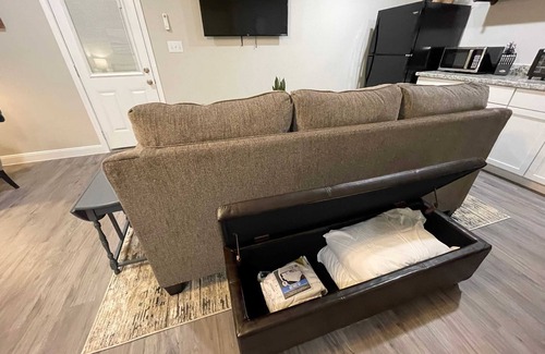 Baytown Apartment | Baytown Private Studio Apartment covered patio Sleeps 4 by the bay, skate park,